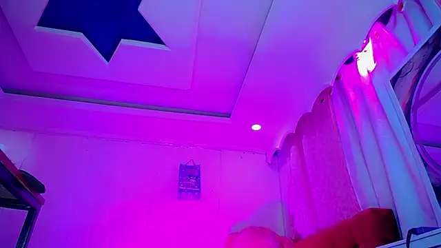 NahomiCamper online show from July 6, 12:35 pm