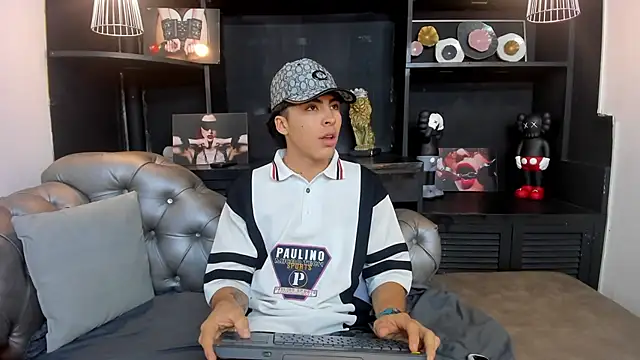 HeellBoy  online show from October 24, 8:49 pm