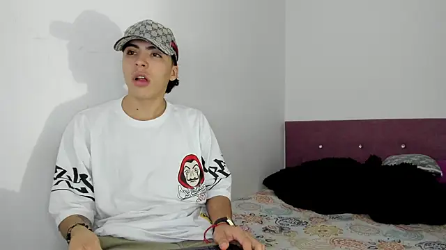 HeellBoy  online show from December 18, 9:37 am