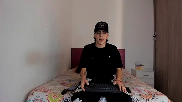 HeellBoy  online show from February 28, 12:39 pm