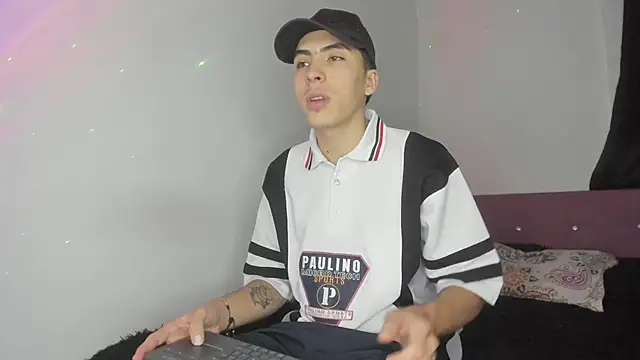Snapshot of HeellBoy_ chatting on May 7, 6:30 am HeellBoy online show from May 7, 6:30 am