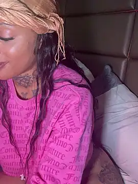 CrownedNyaries online show from January 2, 5:39 pm