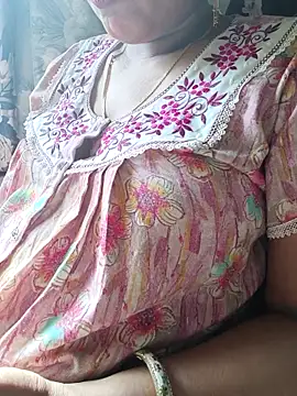 Snapshot of samitasharma chatting on April 8, 3:06 am samitasharma online show from April 8, 3:06 am