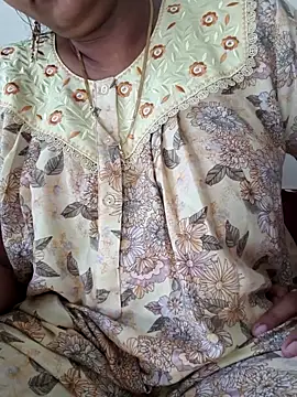 Snapshot of samitasharma chatting on April 10, 3:23 am samitasharma online show from April 10, 3:23 am
