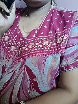 Snapshot of samitasharma chatting on April 15, 5:14 am samitasharma online show from April 15, 5:14 am