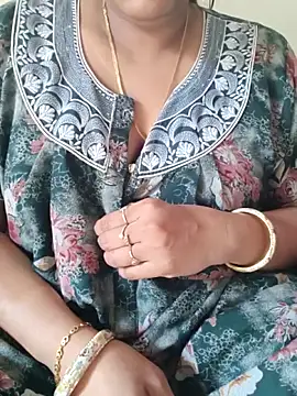 Snapshot of samitasharma chatting on April 28, 3:55 am samitasharma online show from April 28, 3:55 am