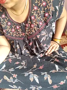 Snapshot of samitasharma chatting on May 17, 7:17 am samitasharma online show from May 17, 7:17 am