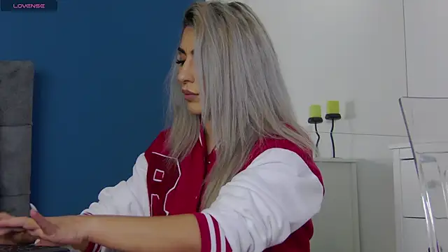 Snapshot of CelineMeyerr chatting on October 10, 5:17 am CelineMeyerr online show from October 10, 5:17 am