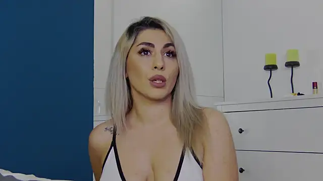 Snapshot of CelineMeyerr chatting on October 14, 5:30 am CelineMeyerr online show from October 14, 5:30 am