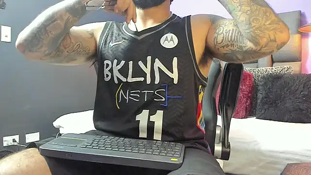 Snapshot of Lyon_vach chatting on September 18, 9:17 pm Lyon vach online show from September 18, 9:17 pm