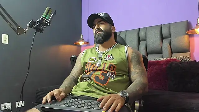 Snapshot of Lyon_vach chatting on September 23, 8:12 pm Lyon vach online show from September 23, 8:12 pm