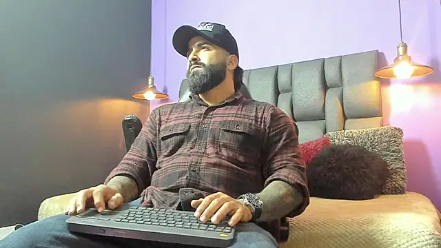 Snapshot of Lyon_vach chatting on October 1, 1:00 am Lyon vach online show from October 1, 1:00 am