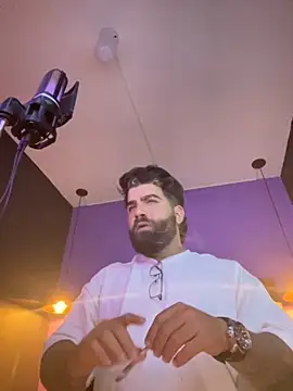 Snapshot of Lyon_vach chatting on October 10, 2:10 am Lyon vach online show from October 10, 2:10 am