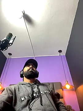 Snapshot of Lyon_vach chatting on October 12, 10:31 pm Lyon vach online show from October 12, 10:31 pm