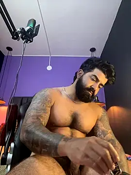 Snapshot of Lyon_vach chatting on October 22, 1:06 am Lyon vach online show from October 22, 1:06 am