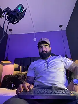 Snapshot of Lyon_vach chatting on October 27, 8:46 pm Lyon vach online show from October 27, 8:46 pm