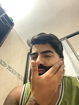 Snapshot of Lyon_vach chatting on October 29, 12:24 am Lyon vach online show from October 29, 12:24 am