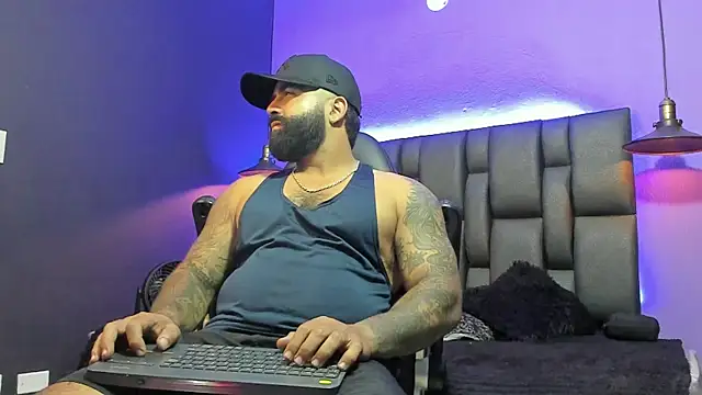 Snapshot of Lyon_vach chatting on February 25, 12:20 am Lyon vach online show from February 25, 12:20 am