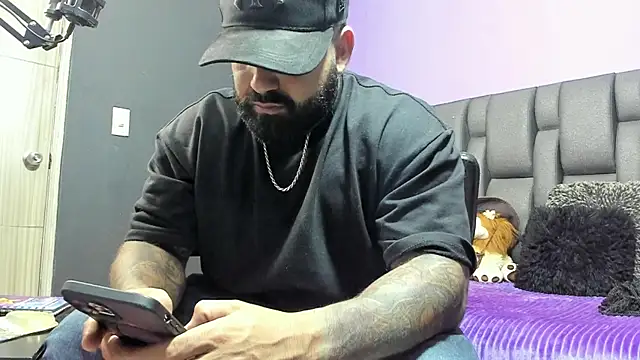 Snapshot of Lyon_vach chatting on April 5, 12:30 am Lyon vach online show from April 5, 12:30 am