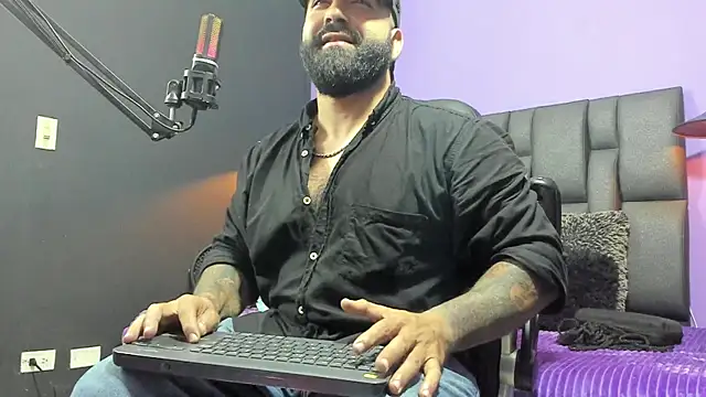 Snapshot of Lyon_vach chatting on April 14, 1:00 am Lyon vach online show from April 14, 1:00 am