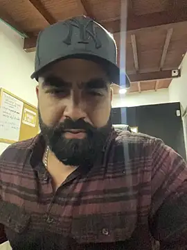 Snapshot of Lyon_vach chatting on May 7, 4:34 pm Lyon vach online show from May 7, 4:34 pm