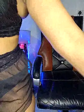 Snapshot of Black-Pearll chatting on February 27, 4:32 pm Black-Pearll online show from February 27, 4:32 pm