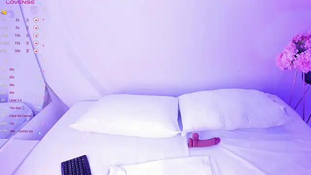 Snapshot of NanaOsaky chatting on October 1, 12:00 pm NanaOsaky online show from October 1, 12:00 pm