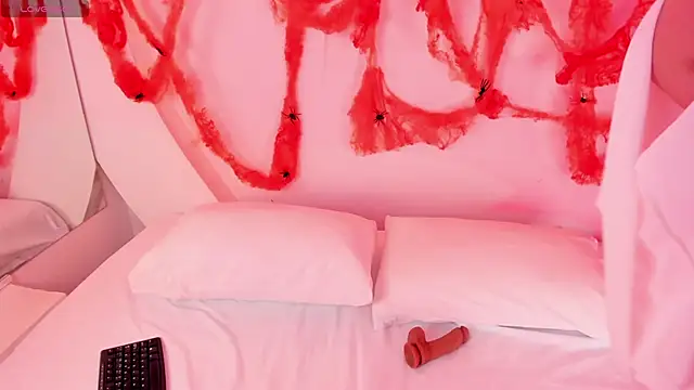 Snapshot of NanaOsaky chatting on October 31, 11:55 am NanaOsaky online show from October 31, 11:55 am