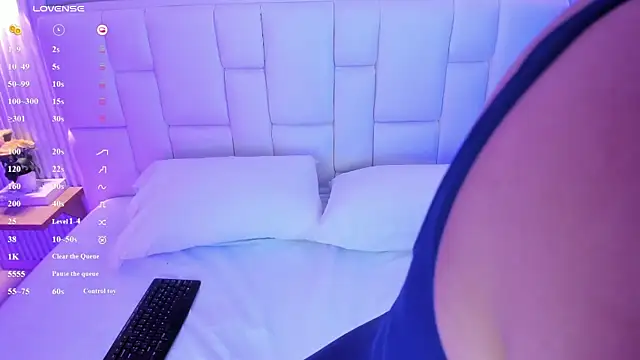 Snapshot of NanaOsaky chatting on March 24, 11:48 am NanaOsaky online show from March 24, 11:48 am