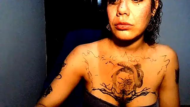 Snapshot of Submersidollx chatting on April 22, 8:54 pm Submersidollx online show from April 22, 8:54 pm