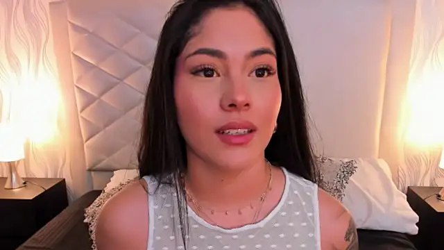 Snapshot of Mia_Elowen chatting on February 9, 11:04 pm Mia Elowen online show from February 9, 11:04 pm