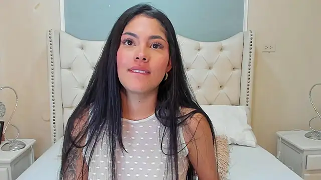 Snapshot of Mia_Elowen chatting on February 10, 2:19 am Mia Elowen online show from February 10, 2:19 am