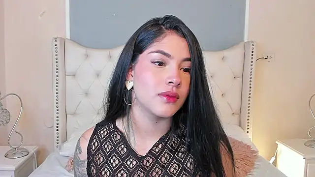 Snapshot of Mia_Elowen chatting on February 11, 9:56 pm Mia Elowen online show from February 11, 9:56 pm