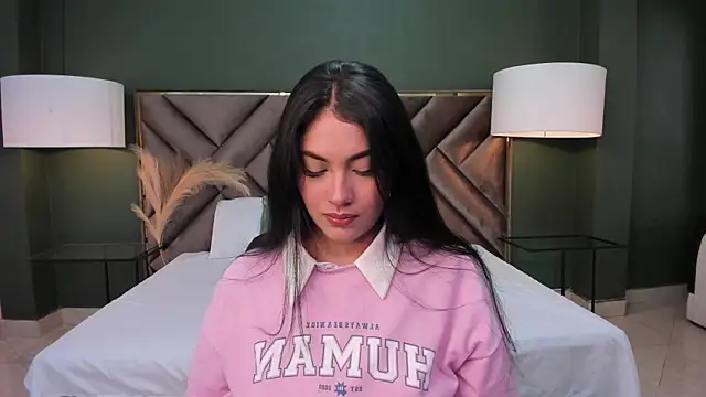 Snapshot of Mia_Elowen chatting on February 13, 9:38 pm Mia Elowen online show from February 13, 9:38 pm