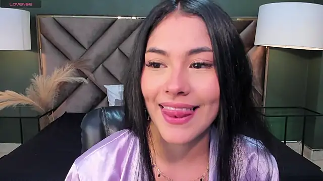 Snapshot of Mia_Elowen chatting on February 22, 8:53 pm Mia Elowen online show from February 22, 8:53 pm