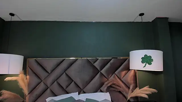 Snapshot of Mia_Elowen chatting on March 14, 10:27 pm Mia Elowen online show from March 14, 10:27 pm