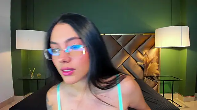 Snapshot of Mia_Elowen chatting on October 3, 9:23 pm Mia Elowen online show from October 3, 9:23 pm