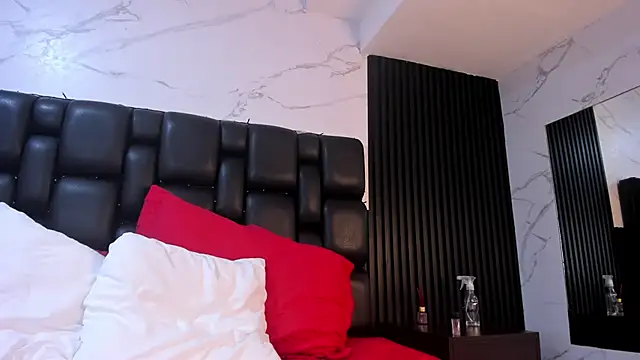 AuroraBon online show from February 6, 7:02 am