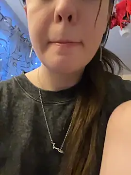 Lynn Eleanor online show from April 7, 6:19 pm