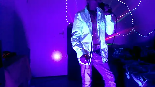 Snapshot of brunoguunot chatting on December 20, 9:22 pm brunoguunot online show from December 20, 9:22 pm