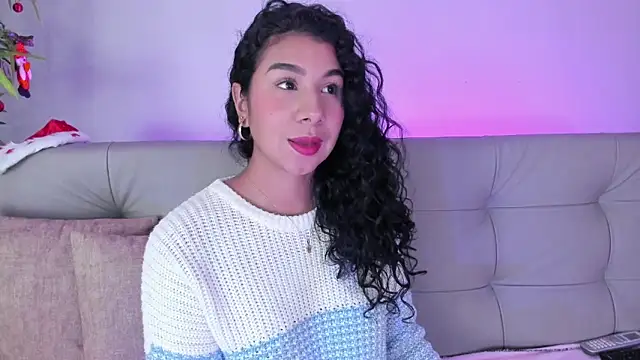 Snapshot of candyy_bella chatting on December 23, 5:43 pm candyy bella online show from December 23, 5:43 pm