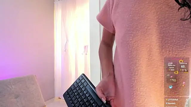 Snapshot of candyy_bella chatting on January 7, 10:19 pm candyy bella online show from January 7, 10:19 pm