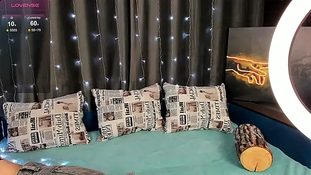 Snapshot of Dinamoree chatting on December 12, 1:53 am Dinamoree online show from December 12, 1:53 am