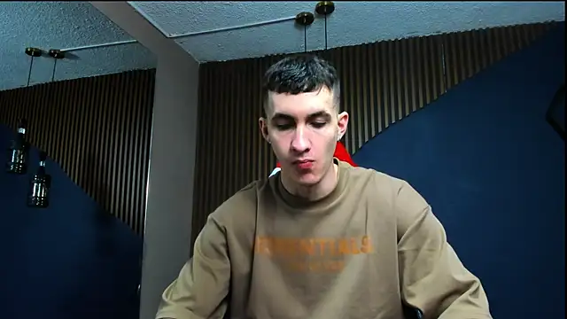 Snapshot of JacksonOlsenn chatting on January 12, 12:44 pm JacksonOlsenn online show from January 12, 12:44 pm