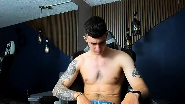 Snapshot of JacksonOlsenn chatting on January 13, 3:04 pm JacksonOlsenn online show from January 13, 3:04 pm