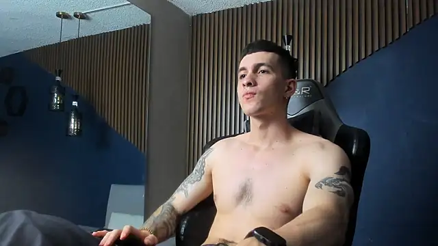 Snapshot of JacksonOlsenn chatting on January 15, 3:18 pm JacksonOlsenn online show from January 15, 3:18 pm