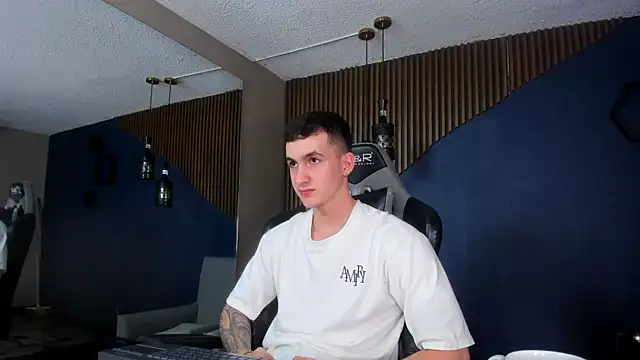 Snapshot of JacksonOlsenn chatting on January 16, 3:02 pm JacksonOlsenn online show from January 16, 3:02 pm