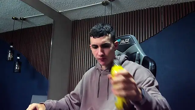 Snapshot of JacksonOlsenn chatting on January 18, 12:36 pm JacksonOlsenn online show from January 18, 12:36 pm