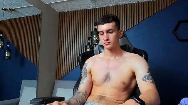 Snapshot of JacksonOlsenn chatting on January 19, 10:49 pm JacksonOlsenn online show from January 19, 10:49 pm