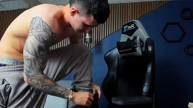 Snapshot of JacksonOlsenn chatting on January 20, 1:50 am JacksonOlsenn online show from January 20, 1:50 am